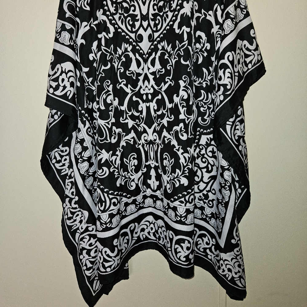 Woman's Flowey Pull over